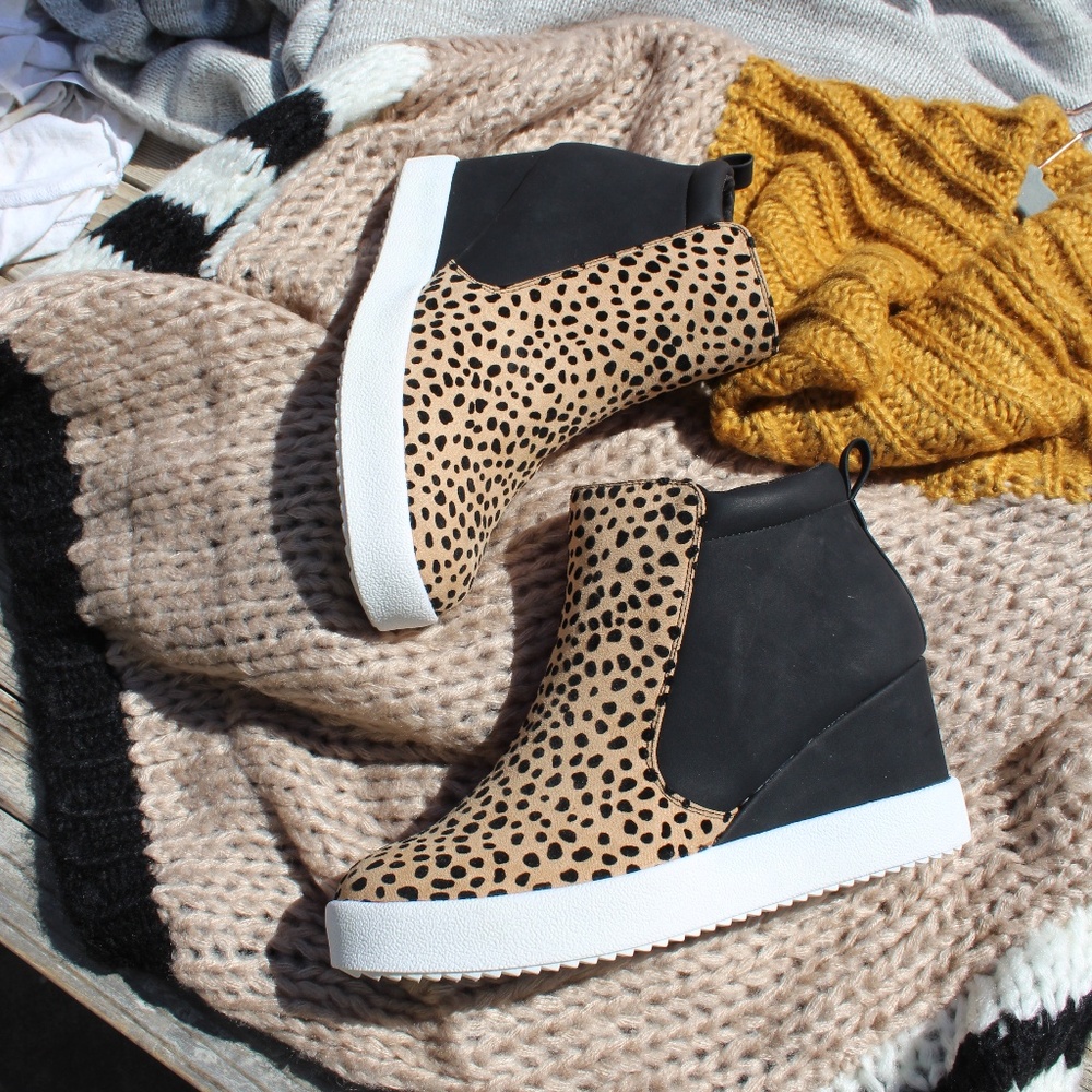 🆕️//Fall Favorite Collection// Wedge Sneaker - Picture 7 of 8